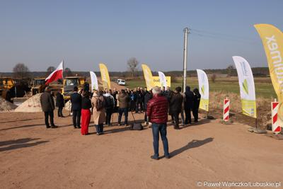 Uczestnicy konferencji prasowej rozpoczynającej budowę IV etapu obwodnicy Drezdenka