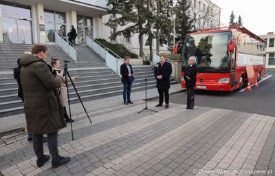 Akcja Krwiodawstwa przed Urzędem Marszałkowskim Województwa Lubuskiego w Zielonej Górze