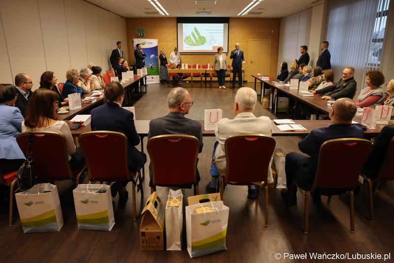 Uczestnicy trzydniowego seminarium skarbników województw w Zielonej Górze