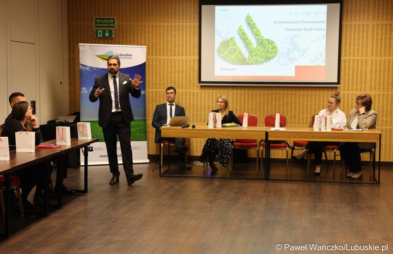 Uczestnicy trzydniowego seminarium skarbników województw w Zielonej Górze
