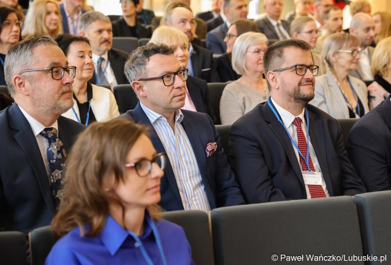 Uczestnicy seminarium pt. 25 lat województwa lubuskiego, które w ramach Tygodnia Statystycznego zorganizował Urząd Statystyczny w Zielonej Górze
