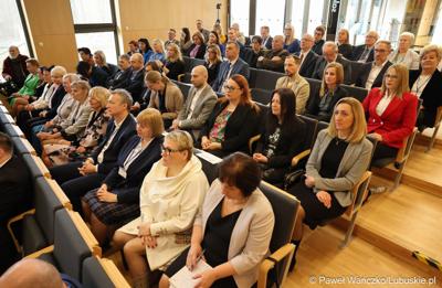 Uczestnicy seminarium pt. 25 lat województwa lubuskiego, które w ramach Tygodnia Statystycznego zorganizował Urząd Statystyczny w Zielonej Górze
