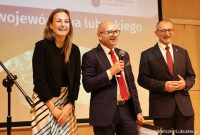 Uczestnicy seminarium pt. 25 lat województwa lubuskiego, które w ramach Tygodnia Statystycznego zorganizował Urząd Statystyczny w Zielonej Górze