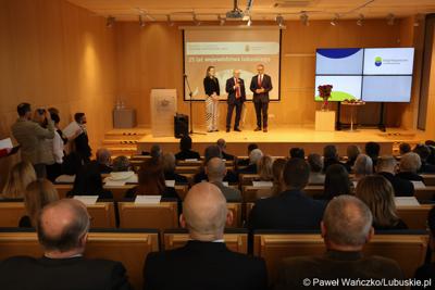 Uczestnicy seminarium pt. 25 lat województwa lubuskiego, które w ramach Tygodnia Statystycznego zorganizował Urząd Statystyczny w Zielonej Górze