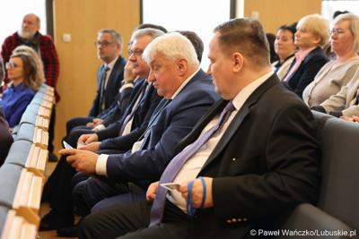 Uczestnicy seminarium pt. 25 lat województwa lubuskiego, które w ramach Tygodnia Statystycznego zorganizował Urząd Statystyczny w Zielonej Górze