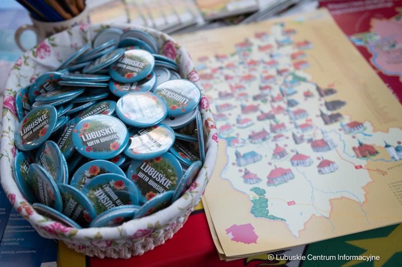 Lubuskie wita wiosnę i pamięta o święcie wszystkich pań. Dzień Kobiet połączony z koncertem i atrakcjami odbył się w czwartek, 7 marca 2024 r. w hali sportowo-widowiskowej w Krośnie Odrz.