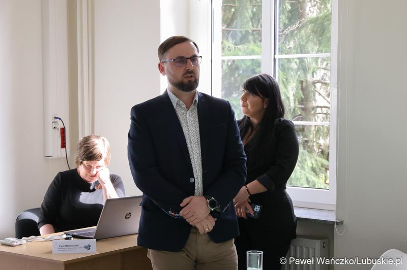 Na spotkaniu zorganizowanym w siedzibie szkoły gościli przedstawiciele Partnerstwa Lokalnych Pracodawców. Zrzesza ono firmy produkcyjne – zajmujące się m.in. prefabrykacją elementów betonowych, wytwarzaniem opakowań czy konstrukcji spawanych ze stali i aluminium.
