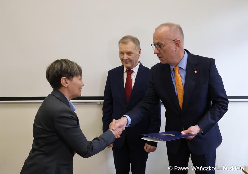 Na spotkaniu zorganizowanym w siedzibie szkoły gościli przedstawiciele Partnerstwa Lokalnych Pracodawców. Zrzesza ono firmy produkcyjne – zajmujące się m.in. prefabrykacją elementów betonowych, wytwarzaniem opakowań czy konstrukcji spawanych ze stali i aluminium.