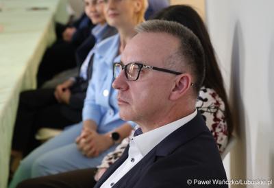 Na spotkaniu zorganizowanym w siedzibie szkoły gościli przedstawiciele Partnerstwa Lokalnych Pracodawców. Zrzesza ono firmy produkcyjne – zajmujące się m.in. prefabrykacją elementów betonowych, wytwarzaniem opakowań czy konstrukcji spawanych ze stali i aluminium.