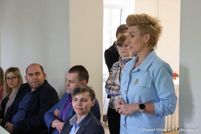 Na spotkaniu zorganizowanym w siedzibie szkoły gościli przedstawiciele Partnerstwa Lokalnych Pracodawców. Zrzesza ono firmy produkcyjne – zajmujące się m.in. prefabrykacją elementów betonowych, wytwarzaniem opakowań czy konstrukcji spawanych ze stali i aluminium.
