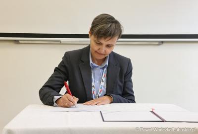 Na spotkaniu zorganizowanym w siedzibie szkoły gościli przedstawiciele Partnerstwa Lokalnych Pracodawców. Zrzesza ono firmy produkcyjne – zajmujące się m.in. prefabrykacją elementów betonowych, wytwarzaniem opakowań czy konstrukcji spawanych ze stali i aluminium.