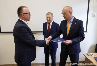 Na spotkaniu zorganizowanym w siedzibie szkoły gościli przedstawiciele Partnerstwa Lokalnych Pracodawców. Zrzesza ono firmy produkcyjne – zajmujące się m.in. prefabrykacją elementów betonowych, wytwarzaniem opakowań czy konstrukcji spawanych ze stali i aluminium.