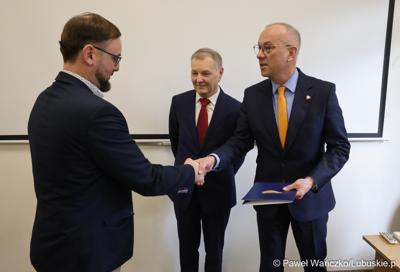 Na spotkaniu zorganizowanym w siedzibie szkoły gościli przedstawiciele Partnerstwa Lokalnych Pracodawców. Zrzesza ono firmy produkcyjne – zajmujące się m.in. prefabrykacją elementów betonowych, wytwarzaniem opakowań czy konstrukcji spawanych ze stali i aluminium.