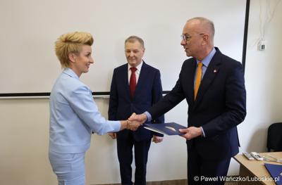 Na spotkaniu zorganizowanym w siedzibie szkoły gościli przedstawiciele Partnerstwa Lokalnych Pracodawców. Zrzesza ono firmy produkcyjne – zajmujące się m.in. prefabrykacją elementów betonowych, wytwarzaniem opakowań czy konstrukcji spawanych ze stali i aluminium.