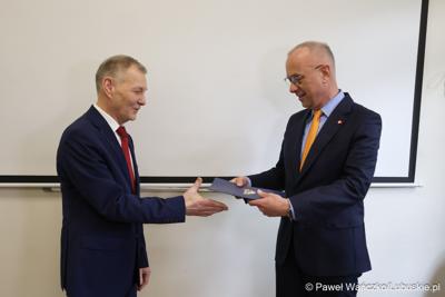 Na spotkaniu zorganizowanym w siedzibie szkoły gościli przedstawiciele Partnerstwa Lokalnych Pracodawców. Zrzesza ono firmy produkcyjne – zajmujące się m.in. prefabrykacją elementów betonowych, wytwarzaniem opakowań czy konstrukcji spawanych ze stali i aluminium.