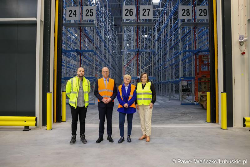 Marszałek Województwa Lubuskiego Marcin Jabłoński odwiedził firmę Hermes Fulfilment w Koninie Żagańskim