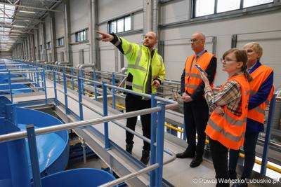 Marszałek Województwa Lubuskiego Marcin Jabłoński odwiedził firmę Hermes Fulfilment w Koninie Żagańskim