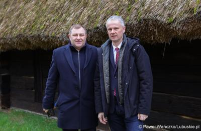 Grzegorz Potęga (z lewej) i Dariusz Legutowski na Kaziukach w Muzeum Etnograficznym w Zielonej Górze-Ochli 