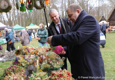 Grzegorz Potęga (z prawej) i Dariusz Legutowski na Kaziukach w Muzeum Etnograficznym w Zielonej Górze-Ochli 