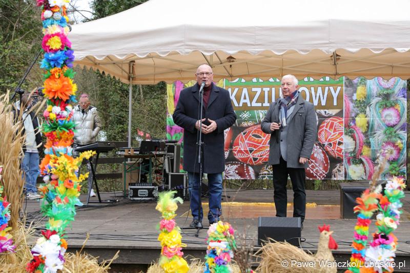 Poseł Stanisław Tomczyszyn przemawia do uczestników Kaziuków w Muzeum Etnograficznym w Zielonej Górze-Ochli