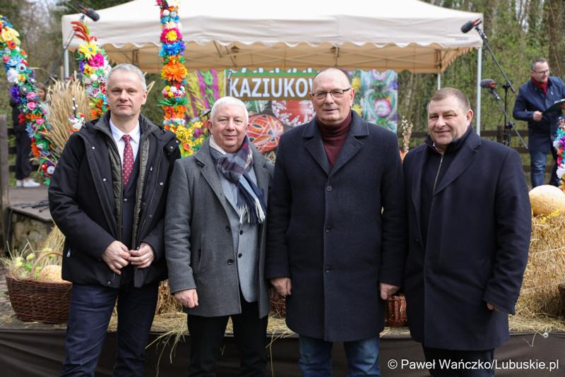 Tradycyjny jarmark wiosennych kolorów, czyli Kaziuki 2024 w Muzeum Etnograficznym w Zielonej Górze-Ochli. Od lewej: Dariusz Legutowski, Tadeusz Woźniak, Stanisław Tomczyszyn i Grzegorz Potęga.