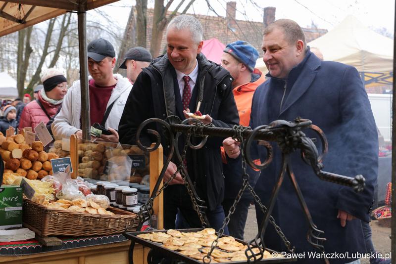 Grzegorz Potęga (z prawej) i Dariusz Legutowski na Kaziukach w Muzeum Etnograficznym w Zielonej Górze-Ochli