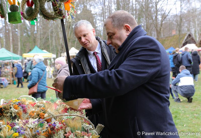 Grzegorz Potęga (z prawej) i Dariusz Legutowski na Kaziukach w Muzeum Etnograficznym w Zielonej Górze-Ochli
