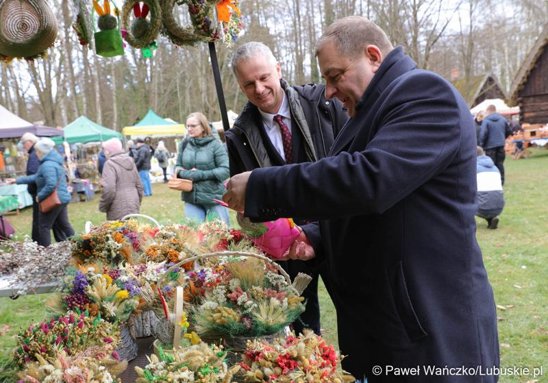 Grzegorz Potęga (z prawej) i Dariusz Legutowski na Kaziukach w Muzeum Etnograficznym w Zielonej Górze-Ochli