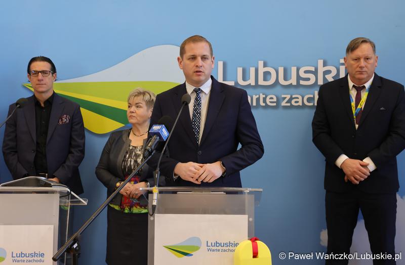 Uczestnicy konferencji prasowej w Sali Prasowej Urzędu Marszałkowskiego Województwa Lubuskiego