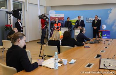 Uczestnicy konferencji prasowej w Sali Prasowej Urzędu Marszałkowskiego Województwa Lubuskiego