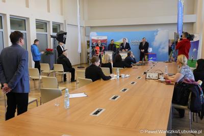 Uczestnicy konferencji prasowej w Sali Prasowej Urzędu Marszałkowskiego Województwa Lubuskiego