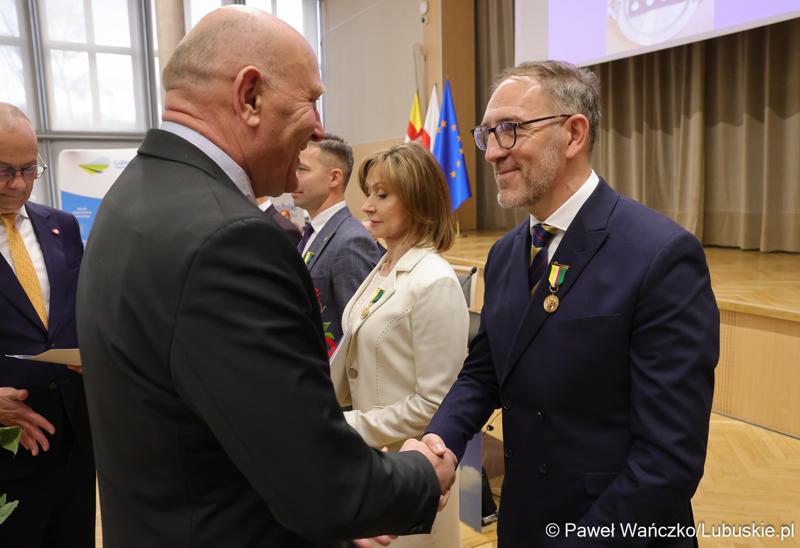 Podczas poniedziałkowej (18 marca 2024 r.) sesji Sejmiku wręczono "Odznaki Honorowe za Zasługi dla Województwa Lubuskiego".