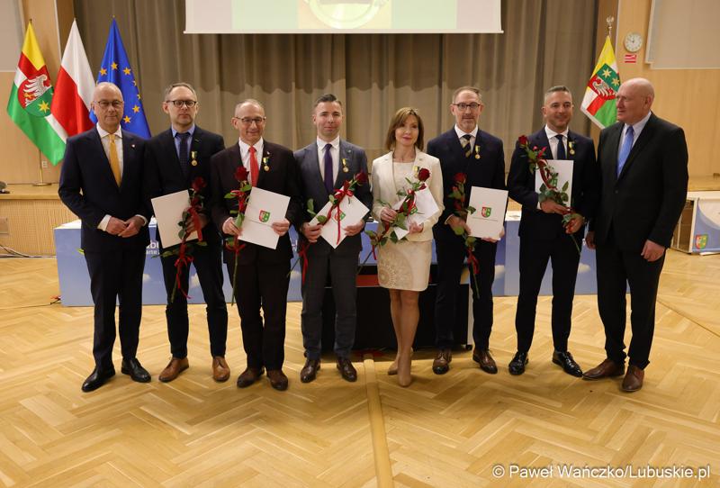 Podczas poniedziałkowej (18 marca 2024 r.) sesji Sejmiku wręczono "Odznaki Honorowe za Zasługi dla Województwa Lubuskiego".
