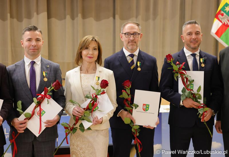 Podczas poniedziałkowej (18 marca 2024 r.) sesji Sejmiku wręczono "Odznaki Honorowe za Zasługi dla Województwa Lubuskiego".
