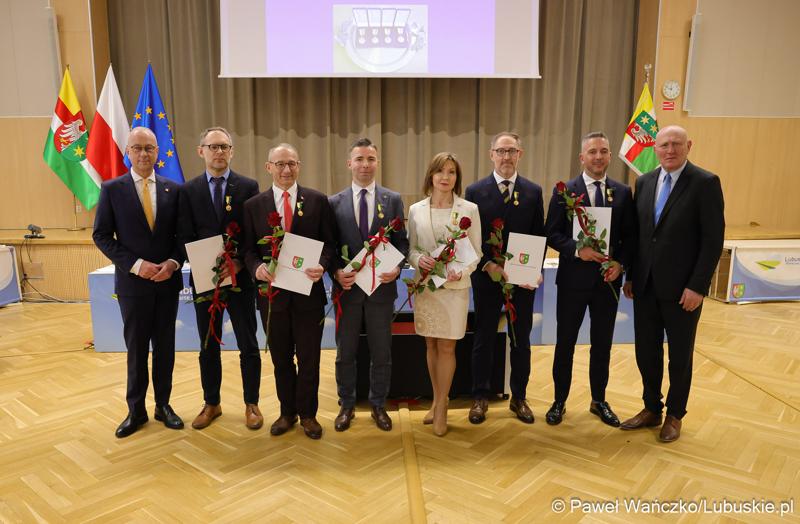 Podczas poniedziałkowej (18 marca 2024 r.) sesji Sejmiku wręczono "Odznaki Honorowe za Zasługi dla Województwa Lubuskiego".