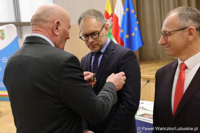 Podczas poniedziałkowej (18 marca 2024 r.) sesji Sejmiku wręczono "Odznaki Honorowe za Zasługi dla Województwa Lubuskiego".