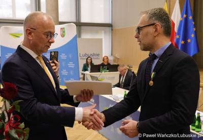 Podczas poniedziałkowej (18 marca 2024 r.) sesji Sejmiku wręczono "Odznaki Honorowe za Zasługi dla Województwa Lubuskiego".