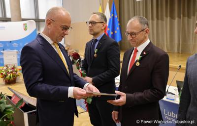 Podczas poniedziałkowej (18 marca 2024 r.) sesji Sejmiku wręczono "Odznaki Honorowe za Zasługi dla Województwa Lubuskiego".