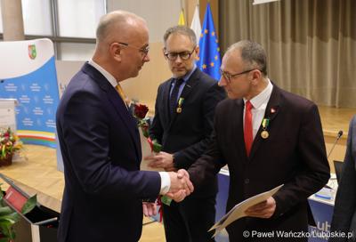 Podczas poniedziałkowej (18 marca 2024 r.) sesji Sejmiku wręczono "Odznaki Honorowe za Zasługi dla Województwa Lubuskiego".
