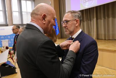 Podczas poniedziałkowej (18 marca 2024 r.) sesji Sejmiku wręczono "Odznaki Honorowe za Zasługi dla Województwa Lubuskiego".