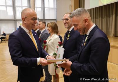 Podczas poniedziałkowej (18 marca 2024 r.) sesji Sejmiku wręczono "Odznaki Honorowe za Zasługi dla Województwa Lubuskiego".