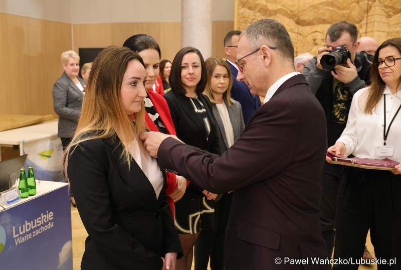 Pracownicy Urzędu Marszałkowskiego z medalami za długoletnią służbę