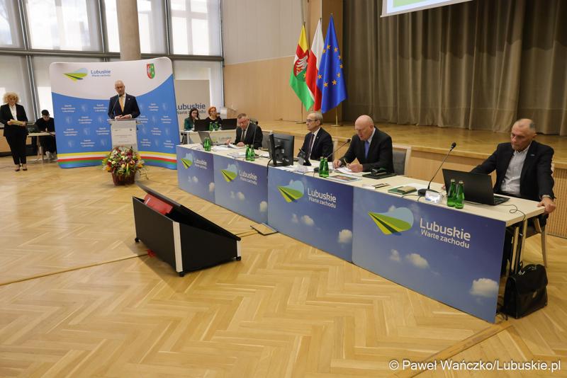 Pracownicy Urzędu Marszałkowskiego z medalami za długoletnią służbę