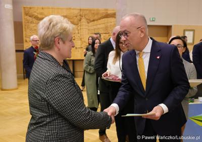 Pracownicy Urzędu Marszałkowskiego z medalami za długoletnią służbę