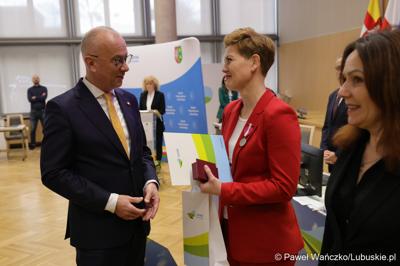 Pracownicy Urzędu Marszałkowskiego z medalami za długoletnią służbę