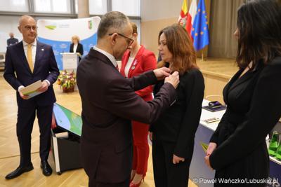 Pracownicy Urzędu Marszałkowskiego z medalami za długoletnią służbę