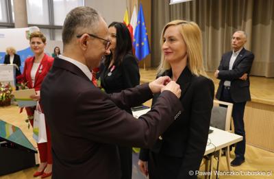 Pracownicy Urzędu Marszałkowskiego z medalami za długoletnią służbę