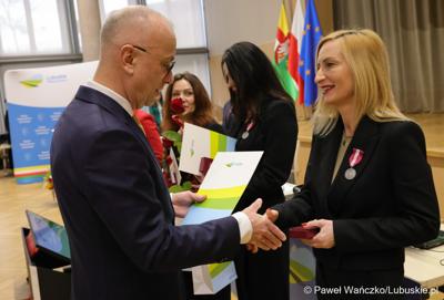 Pracownicy Urzędu Marszałkowskiego z medalami za długoletnią służbę