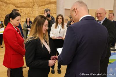 Pracownicy Urzędu Marszałkowskiego z medalami za długoletnią służbę