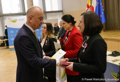 Pracownicy Urzędu Marszałkowskiego z medalami za długoletnią służbę